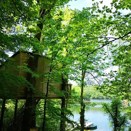 Les Au Bord Du Saint-Gerons